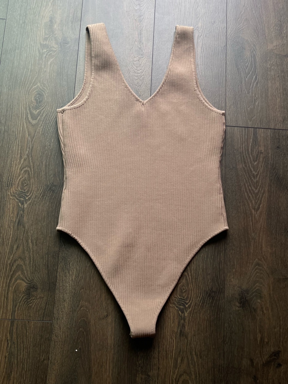 NWOT Sincerely Jules V-Neck Bodysuit - Picture 2 of 8